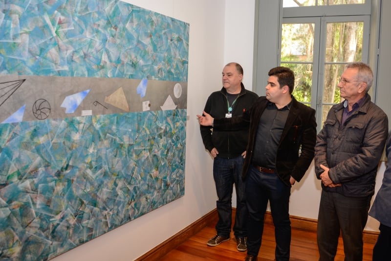 Artista Claudio Cupertino doa obras ao munic�pio de Canoas