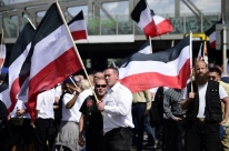 Berlim tem protestos pr� e contra o neonazismo