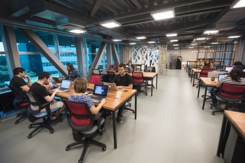 Pucrs inaugura novo espaço de coworking para startups e adere ao selo poa.hub