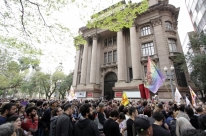 Fim de exposi��o motiva protestos em Porto Alegre