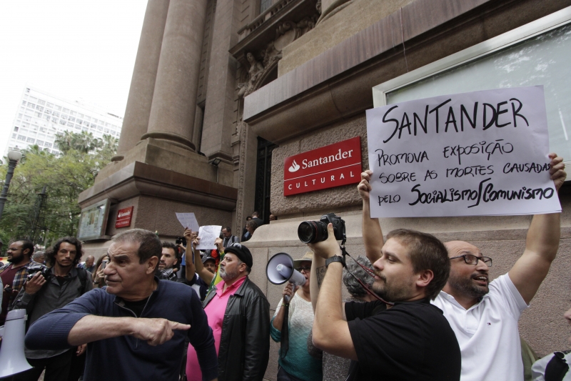 Após protestos, exposição no Santander Cultural foi encerrada