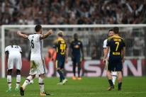 Besiktas bate RB Leipzig com gol de Talisca e lidera grupo; Porto atropela Monaco