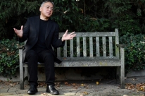 Kazuo Ishiguro, autor de Os Vestígios do Dia, ganha Nobel de Literatura