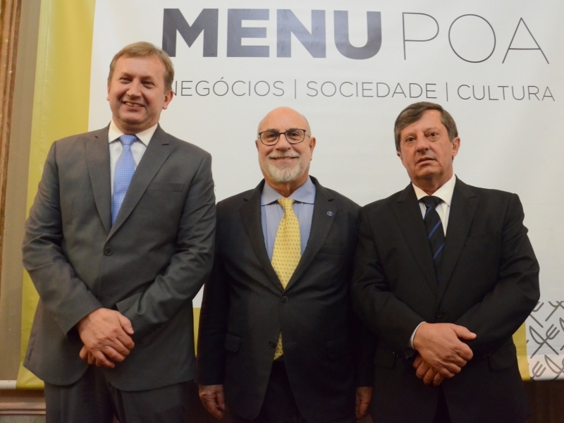 Claudio Guenther, Paulo Afonso Pereira e Ademar Schardong no almo�o Menu Porto Alegre no Pal�cio do Com�rcio  