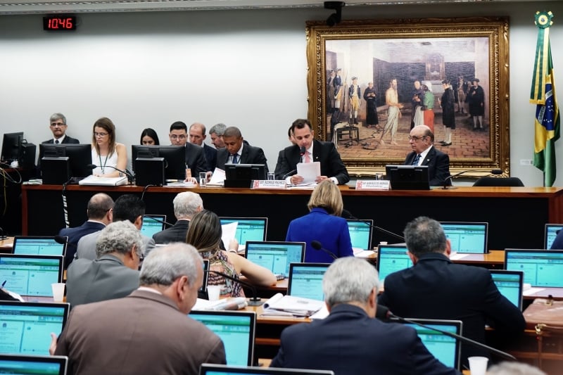 Sessão da CCJ discute relatório favorável ao arquivamento da denúncia contra Temer