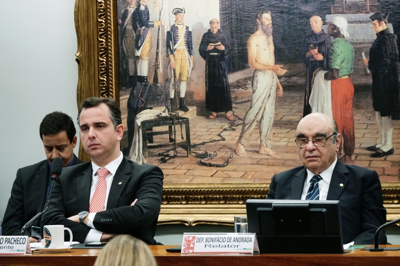 Governistas querem votar relatório de Bonifácio de Andrada (d) ainda hoje