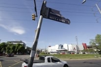 Porto Alegre ter� novas placas e rel�gios de rua no ano que vem