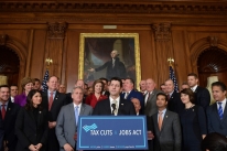 Câmara dos EUA aprova reforma tributária 