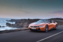 BMW apresenta vers�o roadster do seu esportivo h�brido