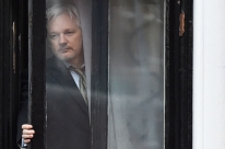 Equador concede nacionalidade a Julian Assange