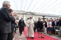 Papa pede perd�o a v�timas de abusos sexuais