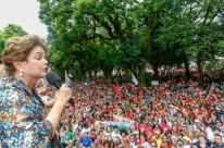 Dilma defende inocência de Lula e diz que ex-presidente sofre 'perseguição política'
