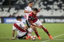 Sem torcida, Flamengo empata com River Plate na Libertadores