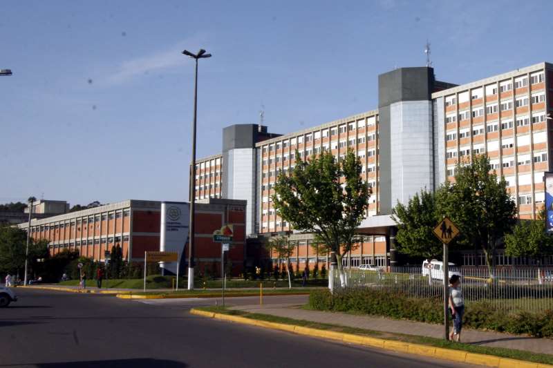 HOSPITAL UNIVERSIT�RIO DA ULBRA EM CANOAS. FACHADA.