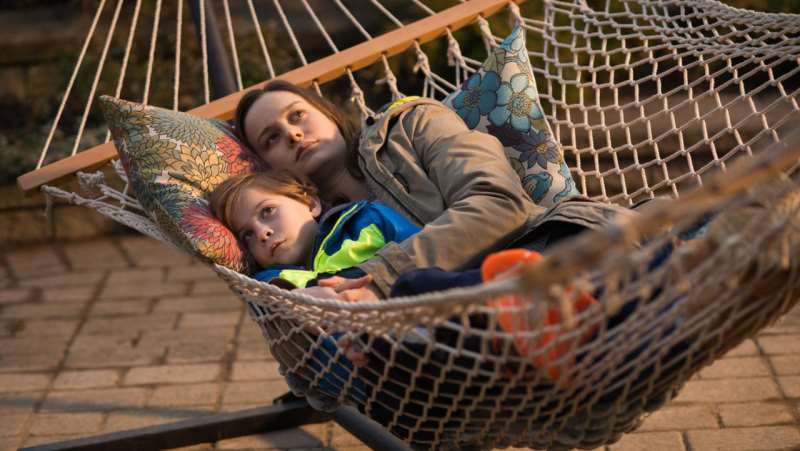 Brie Larson e Jacob Tremblay interpretam mãe 
e filho em 
O quarto de Jack