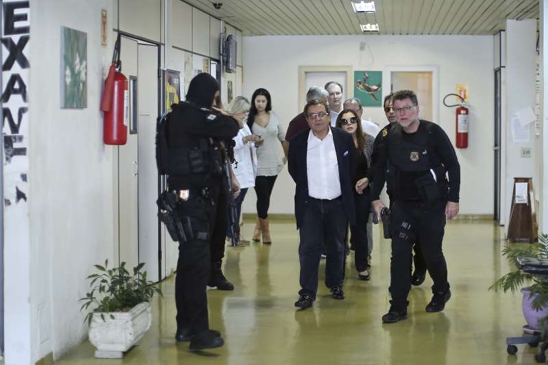 Brazilian President Dilma Rousseff and former Brazilian President (2003-2011) Luiz Inácio Lula Da Silva's campaign publicist João Santana (C) is arrested upon his arrival in Sao Paulo, Brazil o February 23, 2016. Political consultant Santana was being investigated by the Brazilian justice for receiving payments outside the country which could come from Brazilian state-run oil company Petrobras' briberies. AFP PHOTO / STR