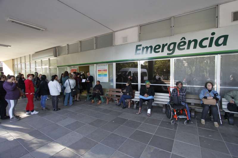 Muitos doentes que aguardam consultas acabam tendo de buscar emergências hospitalares