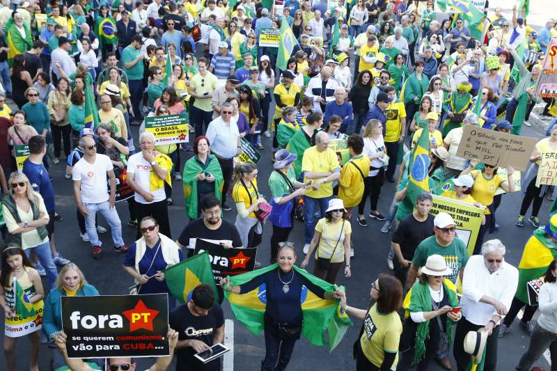 Atos no Parcão marcaram campanha do Vem Pra Rua e MBL pelo impeachment de Dilma