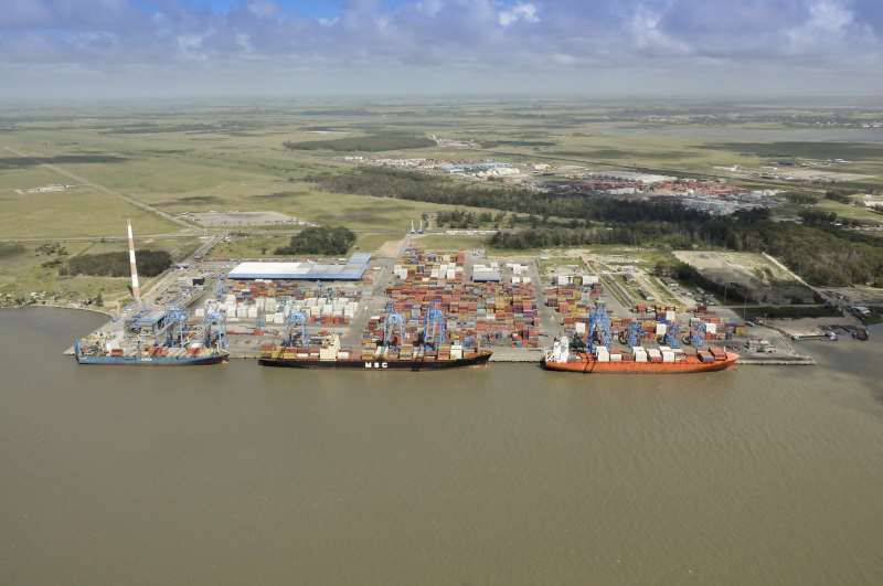 Obras para aumentar o espaço de movimentação de cargas em Rio Grande permitirá a atracação de navios de maiores dimensões no local